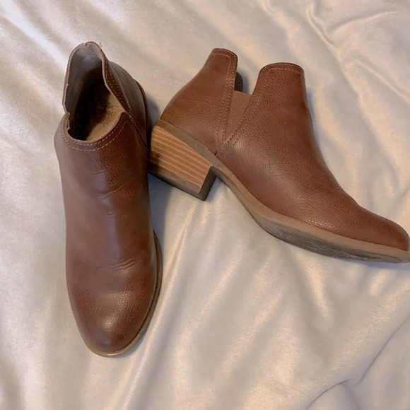 BOC Womens Brown Side Cut Outs Cushioned Round Toe Stacked Heel Size 8 - Picture 1 of 8